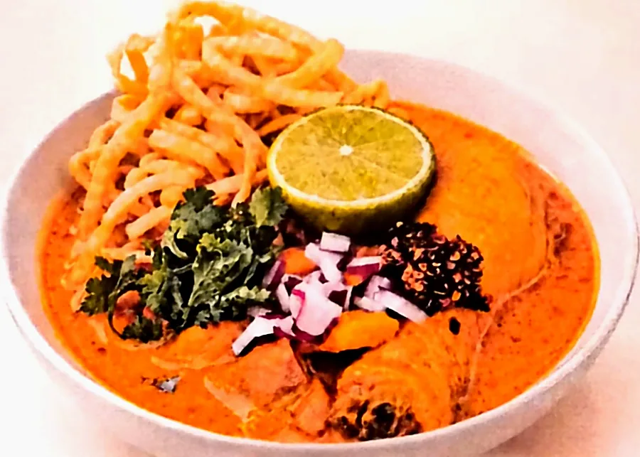 Khao Soi, curry del norte de Tailandia con fideos de huevo